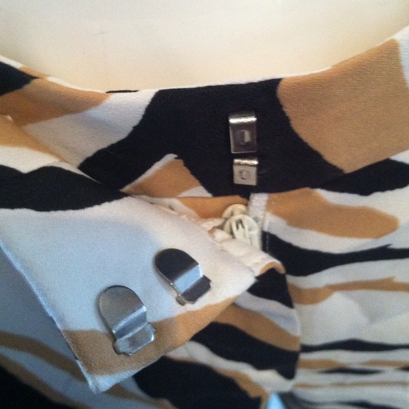 Anne Taylor Animal Print polyester shorts - Picture 2 of 4