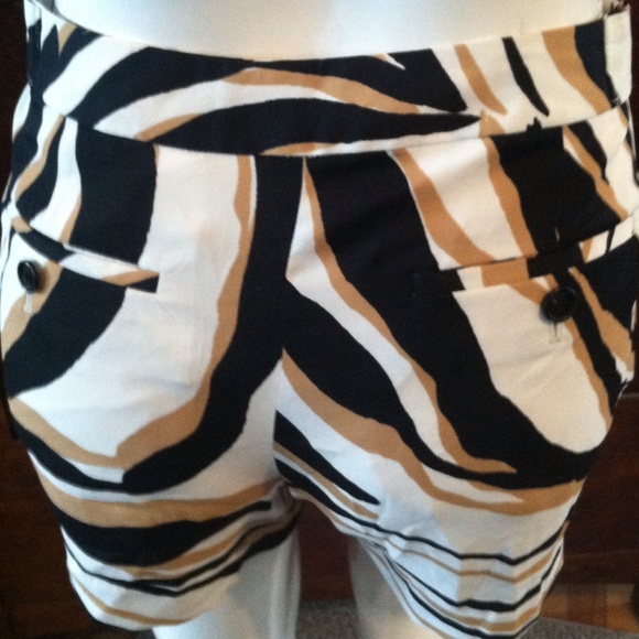 Anne Taylor Animal Print polyester shorts - Picture 3 of 4