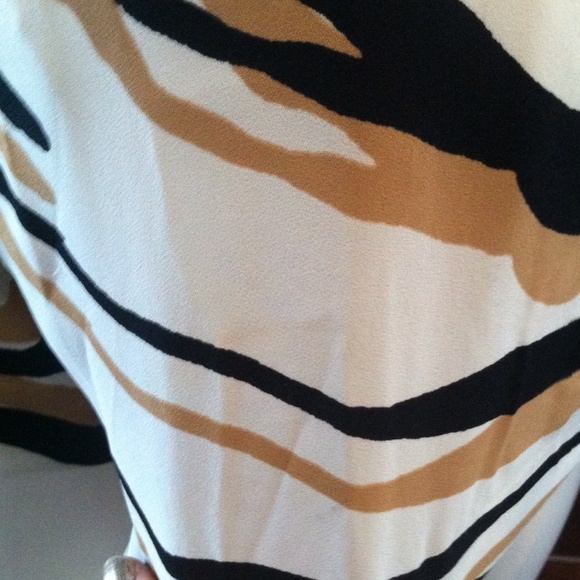 Anne Taylor Animal Print polyester shorts - Picture 4 of 4