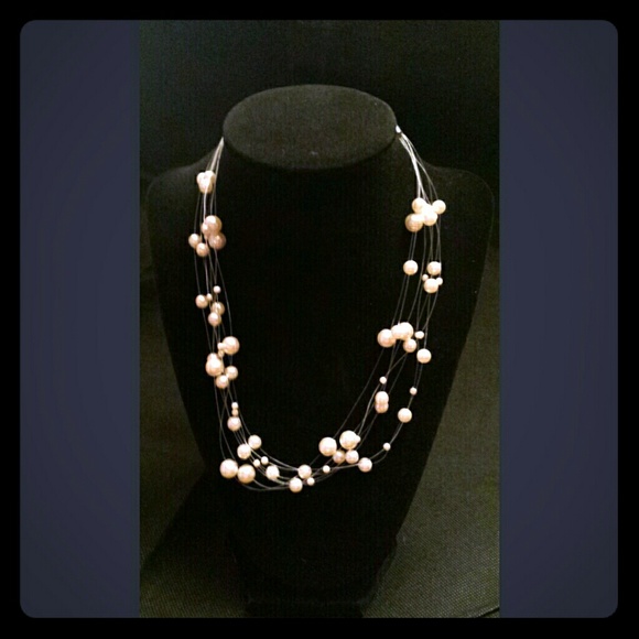Sophisticated floating pearl necklace.