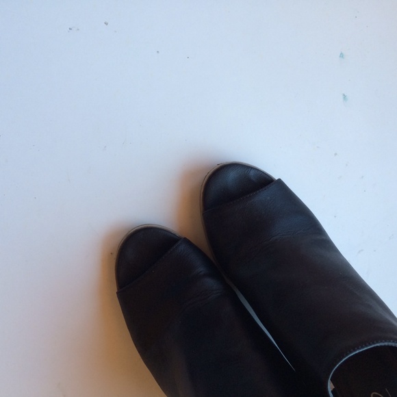 Buckle side open toe heel booties