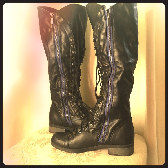 High Black Boots with Blue zipper👌💙size7
