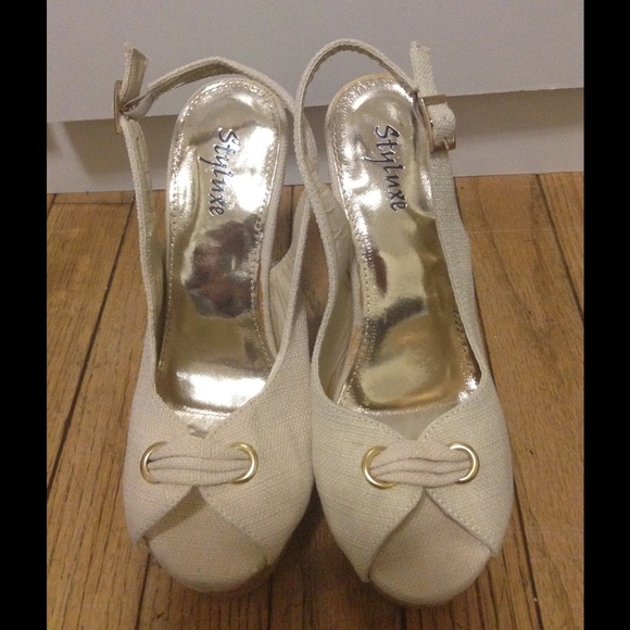 Beige cute peep toe cork wedge - Picture 2 of 4