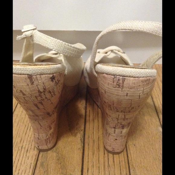 Beige cute peep toe cork wedge - Picture 3 of 4