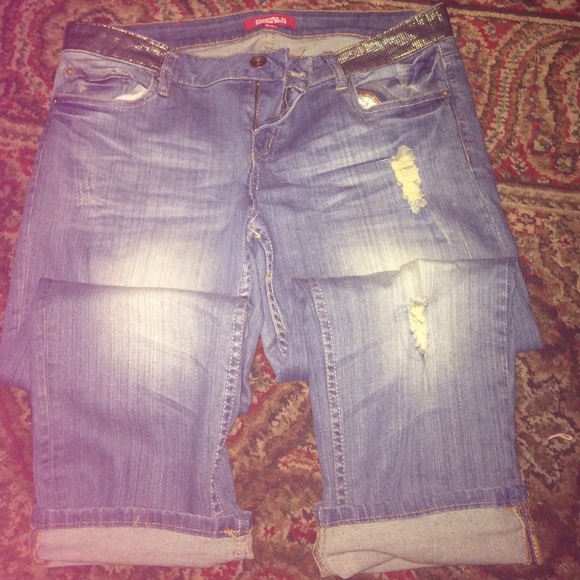 Capri Jeans with a glitter gold on the pockets