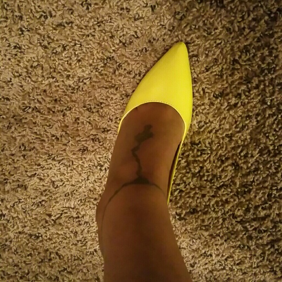 Yellow Pumps - Picture 2 of 3