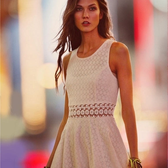 Free People Dresses & Skirts - Free People Fitted With Daisies White Dress