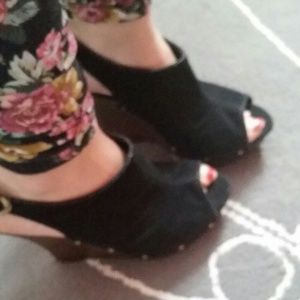 Shoes and volume powder