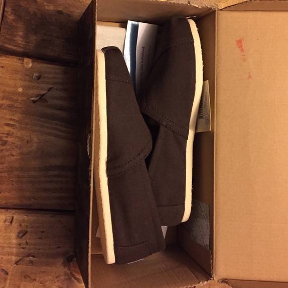 Brand new never worn brown TOMS