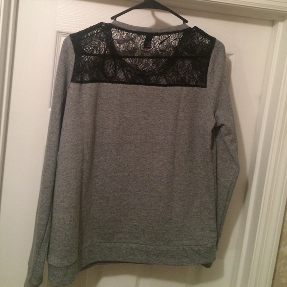 Long-Sleeved Gray Top w/ Lace Accents - Picture 2 of 4