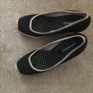 Closed black espadrilles