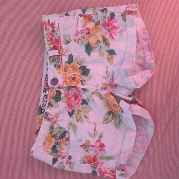 Tilly's Denim - flowery shorts