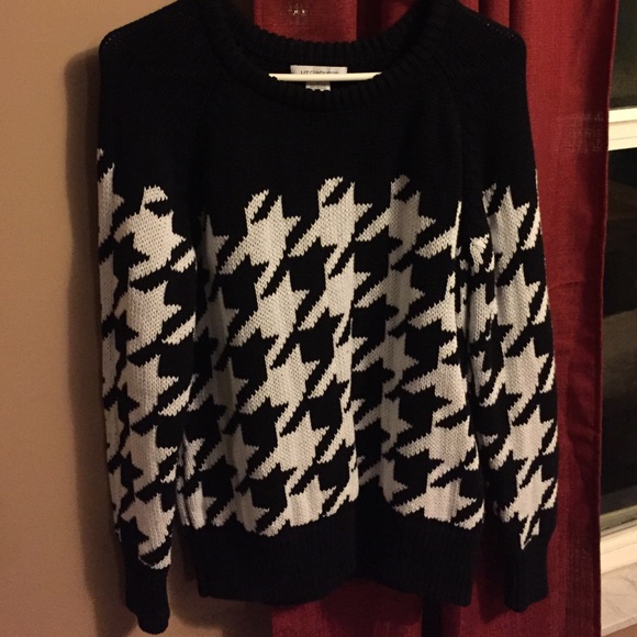 Thick houndstooth black and white sweater