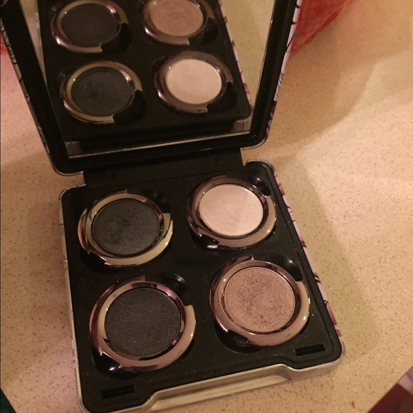 Urban Decay Pallet - Picture 1 of 2