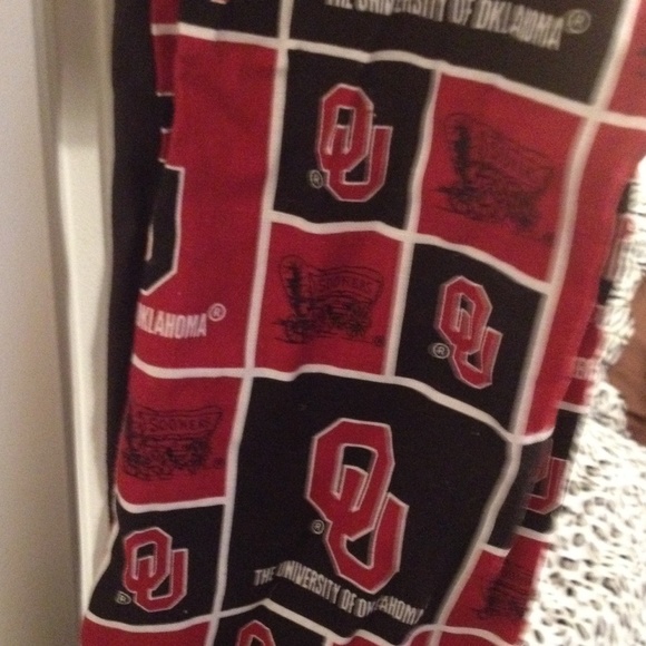 Oklahoma Sooners Circle Scarf - Picture 1 of 2