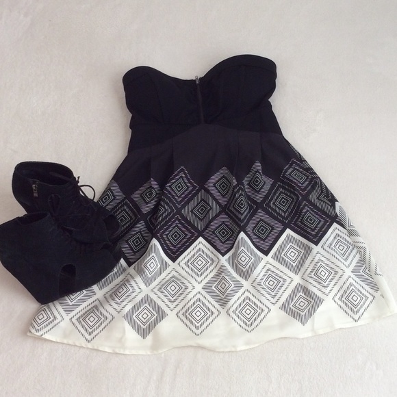 Bebe tube top zip front abstract print dress