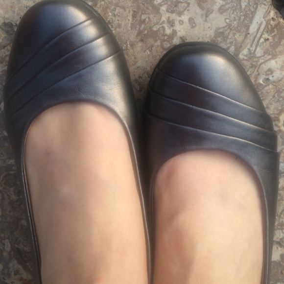🚩🚩SOLD 🚩🚩Pewter Soft ballet loafer low wedges - Picture 2 of 4