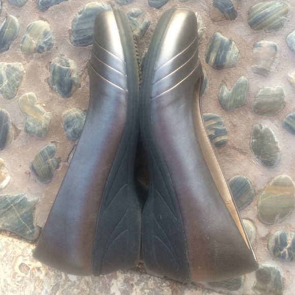 🚩🚩SOLD 🚩🚩Pewter Soft ballet loafer low wedges - Picture 4 of 4