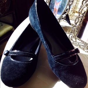 Plain black ballet flats