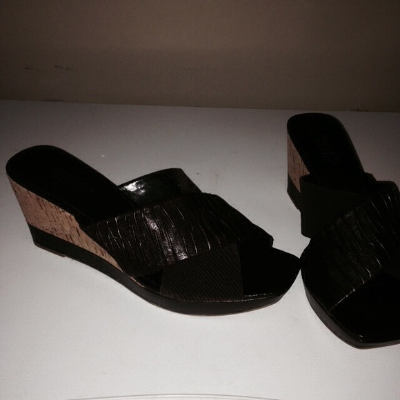 Shoes - Picture 3 of 4