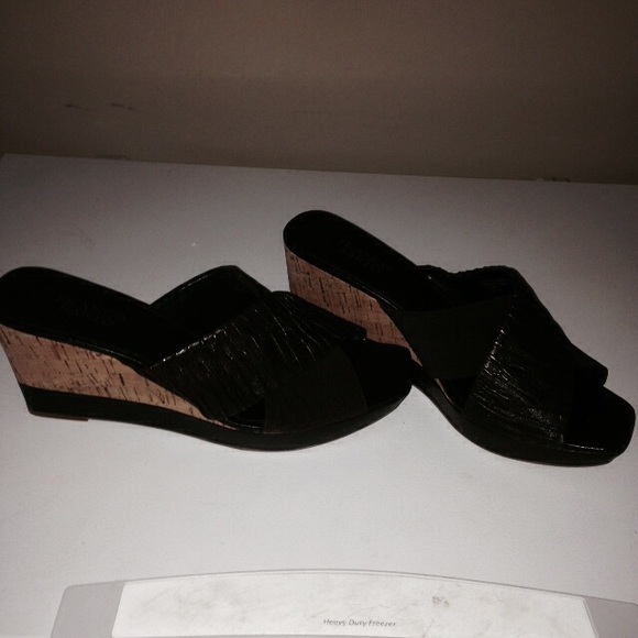 Shoes - Picture 4 of 4