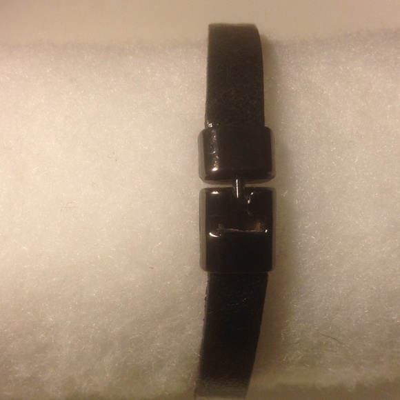 Leighelena thin genuine leather T-bar bracelet