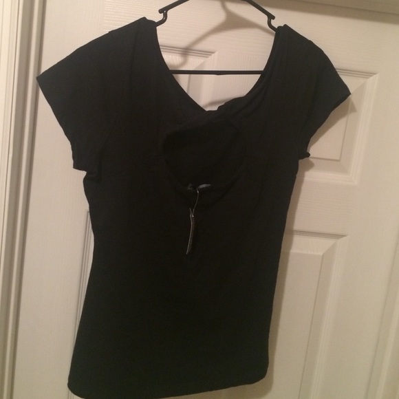 Short-Sleeved Black Top w/ Twisted Back - Picture 2 of 3