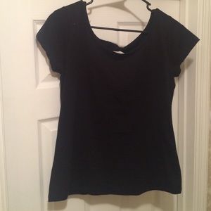 Short-Sleeved Black Top w/ Twisted Back