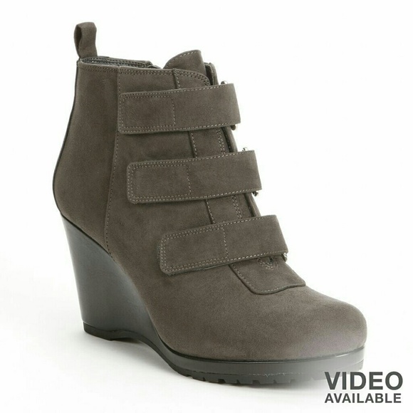 Adorable grey botties