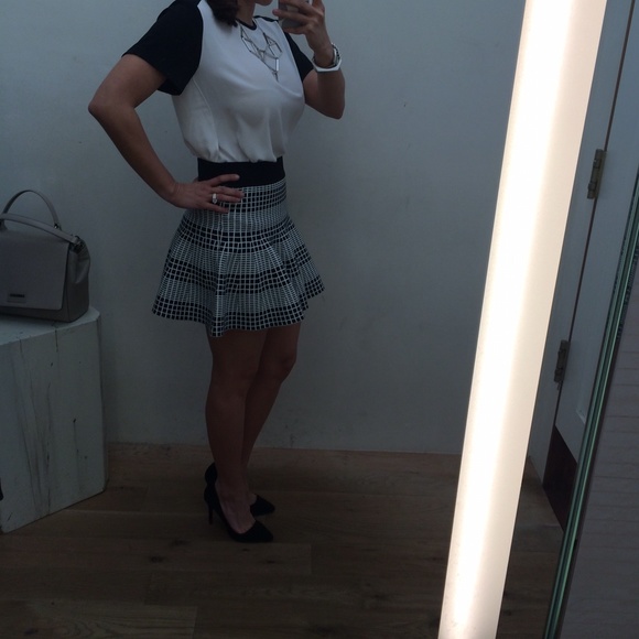 YOU NEED ! This B&W fit and flair skirt - Picture 2 of 4