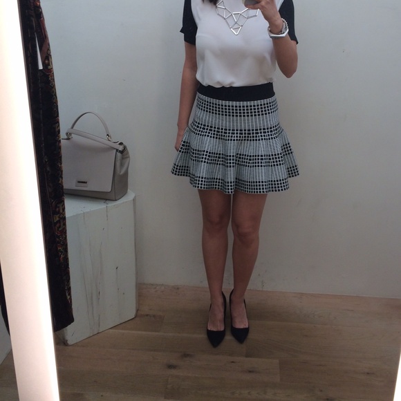 YOU NEED ! This B&W fit and flair skirt - Picture 3 of 4
