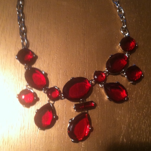 ⚡️SOLD⚡️Red and silver necklace