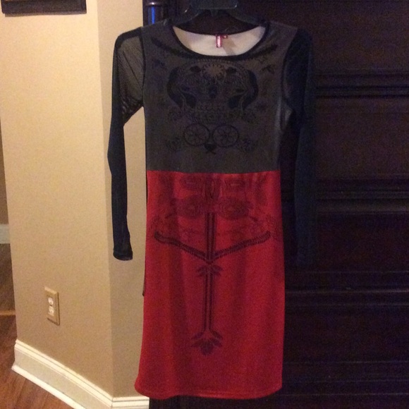 ⭐️⭐️Red &black dress; sugar skull detail on front - Picture 4 of 4