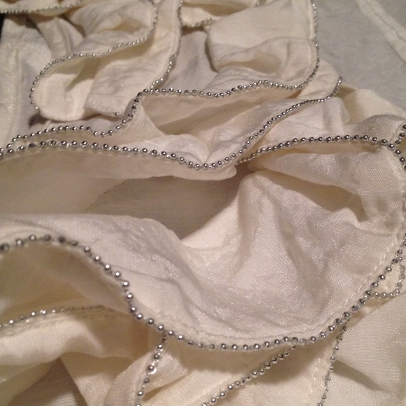 White Tuffle Vest (small) - Picture 2 of 2