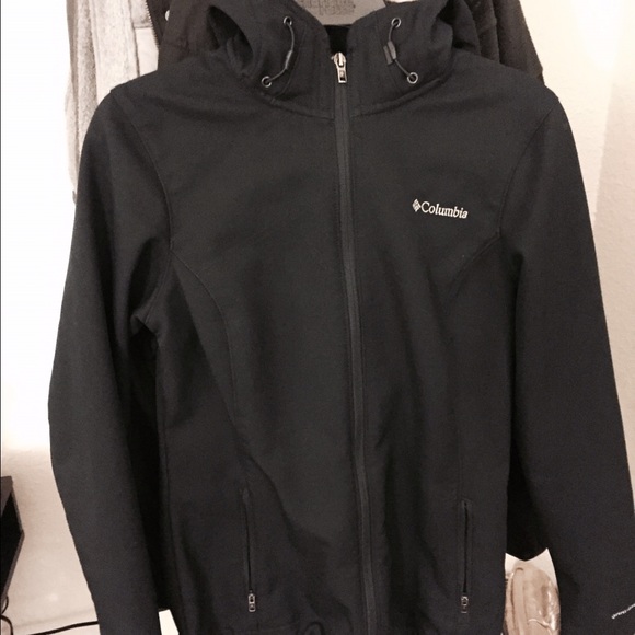 Columbia Wind and Water Resistant Jacket!