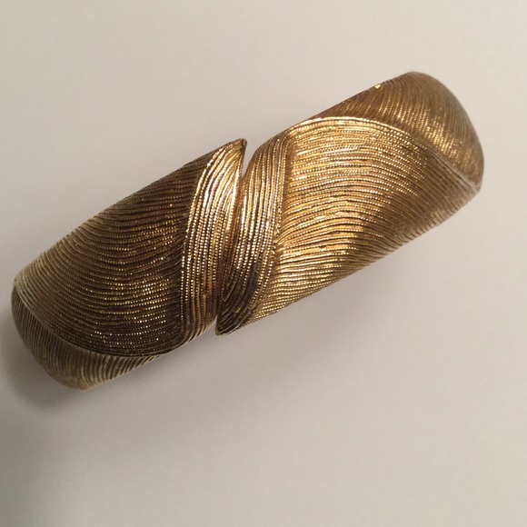 Vintage - Monet - Brushed & Swirl Gold Tone Bangle - Picture 3 of 4