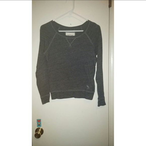 Gray long sleeve t-shirt