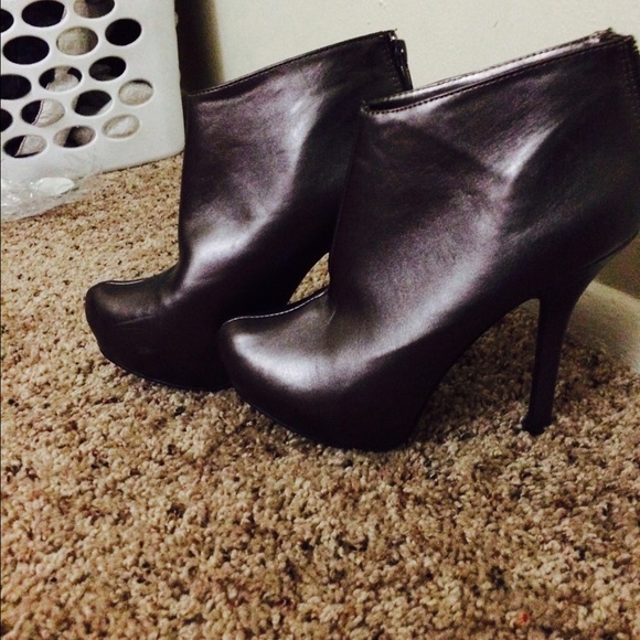 Metallic forever 21 heeled booties
