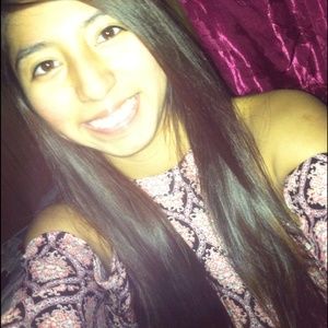 Cold shoulder Top💜