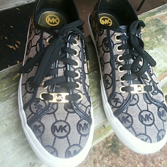 Michael kors logo shoes