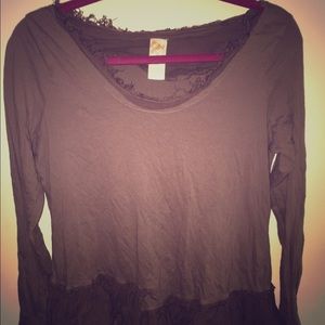 *traded* Distressed top size medium