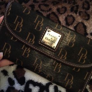 Dooney & Bourke wallet