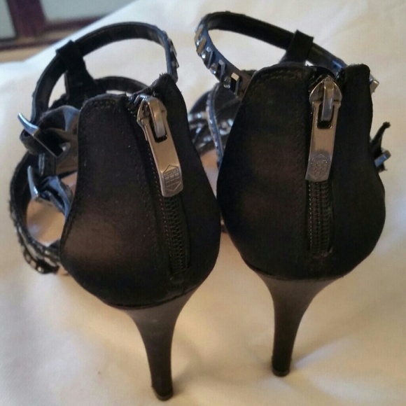 Heels - Picture 4 of 4