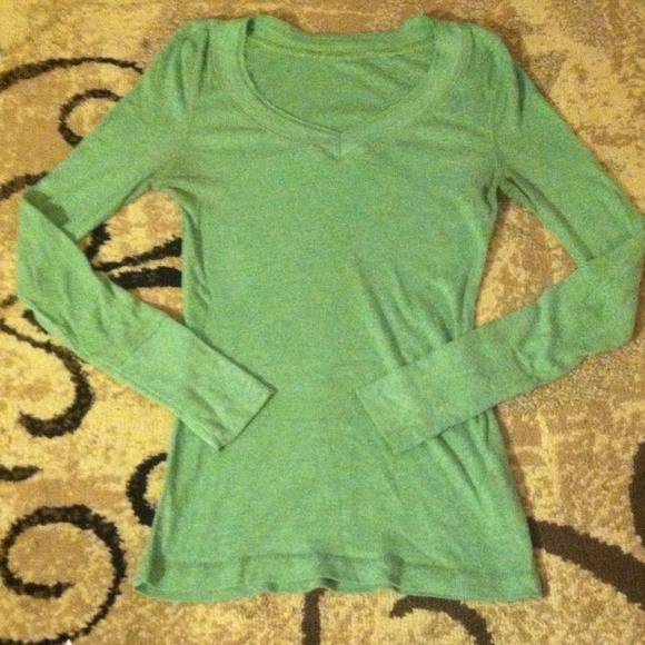 Long-sleeved V-neck