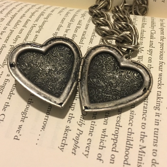 Silver Crown Locket - Picture 2 of 4