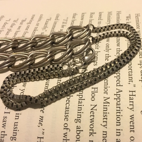 Silver Crown Locket - Picture 3 of 4