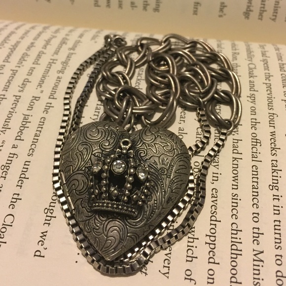 Silver Crown Locket - Picture 4 of 4