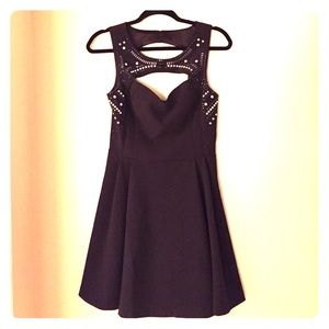 Fantastic LBD with great detailing!