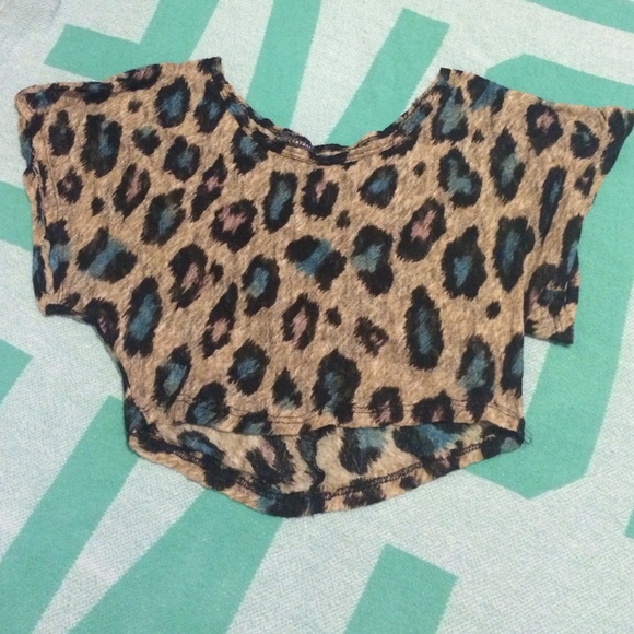 Color cheetah print crop top