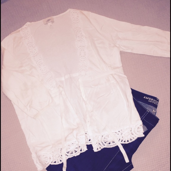 TRADEDLoft size L cream tie cardigan.